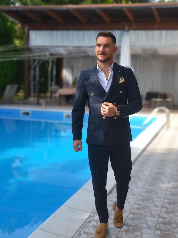 Zadovoljan kupac u Invictus odijelu