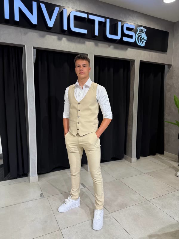 Zadovoljan kupac u Invictus odijelu